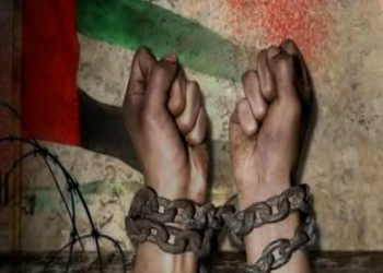نشطاء يستنكرون "تعرية" المعتقلين بسجون الإمارات