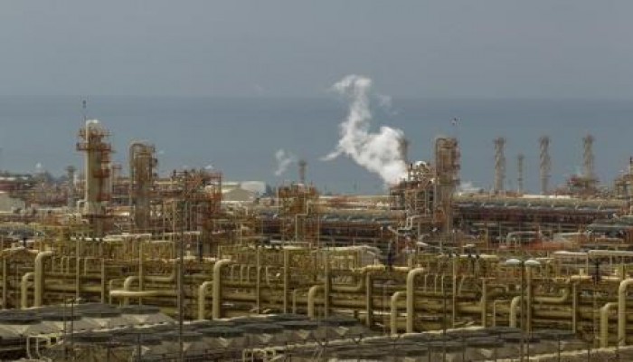 إيران تسعى لمضاعفة صادراتها النفطية في شهرين لدى رفع العقوبات