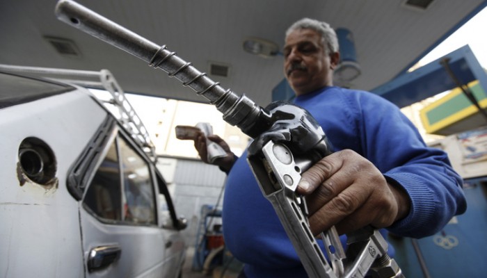 انخفاض أسعار النفط ”سلاح ذو حدين“ لمصر المتعطشة للطاقة