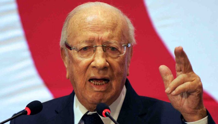 «السبسي» يعارض وزير خارجيته وينفي ترحيب تونس بعودة السفير السوري!