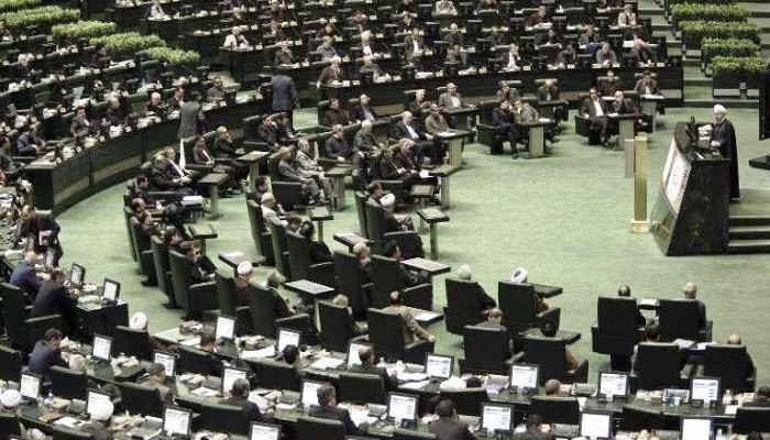 80 نائبا إيرانيا يطالبون بوقف المفاوضات النووية مع أمريكا