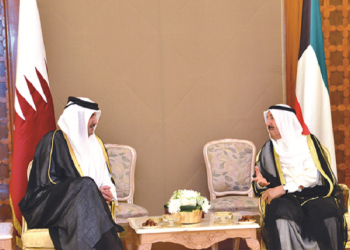 أمير قطر في «زيارة أخوية» للكويت بعد 3 أيام من تفجير مسجد الصادق
