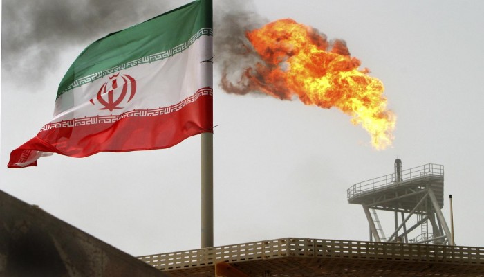إيران وسلطنة عمان توقعان اتفاقا لمسح مسار أنبوب الغاز