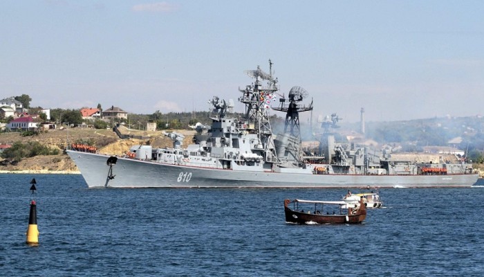البحرية الروسية تجبر سفينة تركية على تغيير مسارها في البحر الأسود