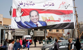 نصيب فقراء مصر من لافتات الانتخابات.. «سروال» وتعريش منزل