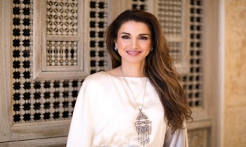 المطربة "أحلام" تصف ملكة الأردن بـ"فخر المرأة العربية"