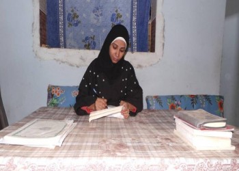«سمر».. أصغر مصرية تعمل مأذون شرعي في صعيد مصر