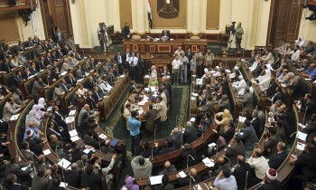 البرلمان المصري يقر قانون تحسين الخدمات لأسر ضباط الشرطة