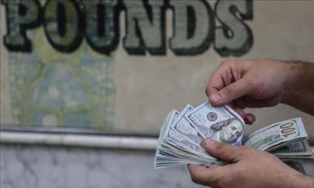مصدر حكومي مصري: خفض الدولار الجمركي إلى 15.75 جنيها لمدة أسبوعين
