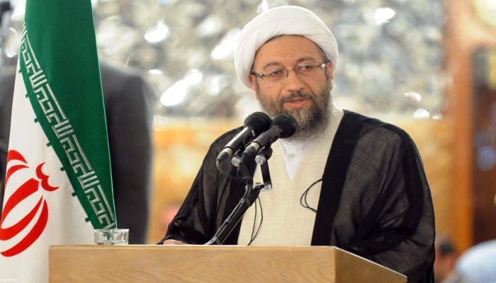«صادق لاريجاني» يرد على انتقادات «روحاني» لمحاكمة رجل أعمال متهم بالفساد