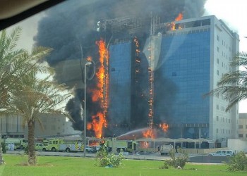 النيابة العامة بالدمام تحترق.. والدفاع المدني السعودي يكافح النيران
