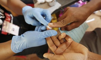 العلماء يقتربون من التوصل إلى علاج للإيدز