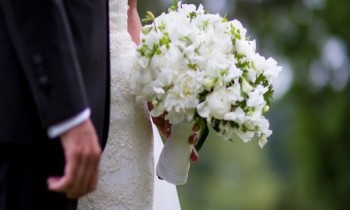 زفاف في أيرلندا يتحول إلى ساحة «مصارعة»
