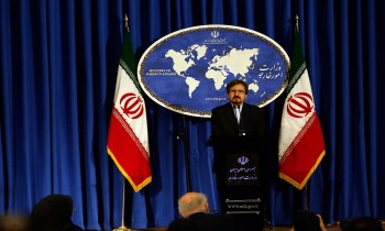 إيران تكشف عن مباحثات مع طالبان بعلم الحكومة الأفغانية