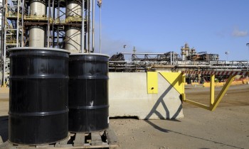 النفط يقفز 7% مع توقعات بانخفاض الإنتاج الأمريكي