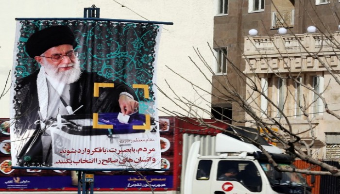 عشية الانتخابات: ذوبان الخطوط الفاصلة وحسابات التغيير السياسي في إيران