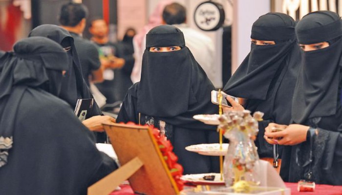 الزوجات في السعودية ضحية لـ«احتيال» أزواجهن بسبب التوكيلات