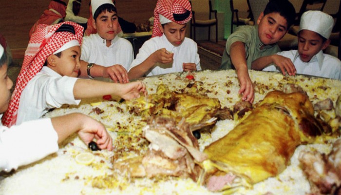 لأول مرة.. الشورى السعودي يبحث فرض ضريبة على «هدر الطعام»