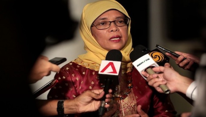 «حليمة يعقوب» أول امرأة مسلمة تتولى رئاسة سنغافورة