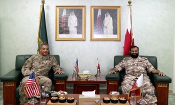مسؤول عسكري قطري وقائد أمريكي يبحثان تعزيز التعاون الدفاعي