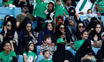 الجمعة.. أولى المباريات الرياضية بحضور النساء في السعودية