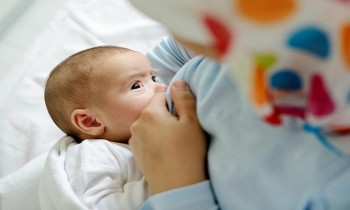 «الأمم المتحدة» تناشد المستشفيات بالحث على الرضاعة الطبيعية