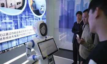 افتتاح أول مصرف في العالم تديره «الروبوتات» بالصين