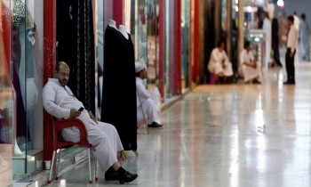 سعوديون مطالبون بوظائف: نحن أحق ببلادنا من الوافد