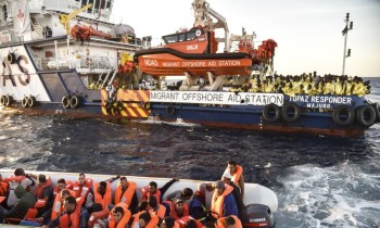 إيطاليا ترفض توفير إمدادات لسفن إنقاذ المهاجرين