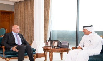 وزير الاستثمار الأردني بالدوحة لبحث دعم قطر لاقتصاد بلاده