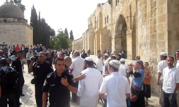 وزير الزراعة الإسرائيلي وعشرات المستوطنين يقتحمون المسجد الأقصى (فيديو)