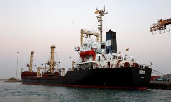 التحالف العربي يصرح بدخول سفن للموانئ اليمنية