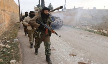 عشرات القتلى في اشتباكات بين فصائل مسلحة شمالي سوريا