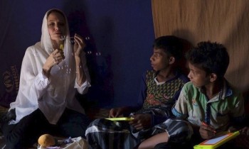 أنجلينا جولي تزور مخيمات الروهينغا في بنغلاديش