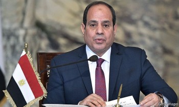 جيروزاليم بوست: لماذا يسعى السيسي لحكم مصر منفردا؟
