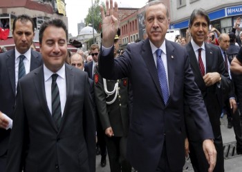 تركيا.. استقالة أحد مؤسسي حزب أردوغان