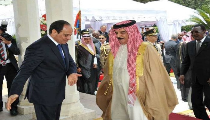 ملك البحرين والسيسي يبحثان هاتفيا تطورات المنطقة