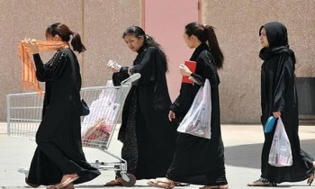 السلطات الكويتية تقبض على 150 وافدا يتاجرون بالخادمات 