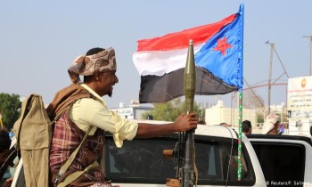 كاتبة سعودية تقترح بناء سور بين شمال وجنوب اليمن