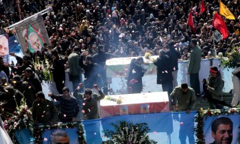 دفن جثمان سليماني بمسقط رأسه بعد القصف الانتقامي