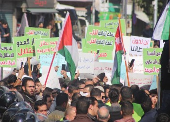 أردنيون يتظاهرون ضد اتفاقية الغاز مع إسرائيل (فيديو وصور)