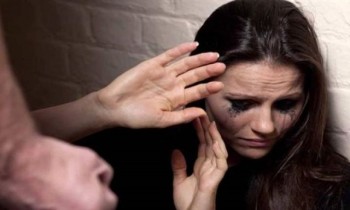 كورونا.. تزايد حالات العنف المنزلي بسبب العزل الصحي ومنع التجول