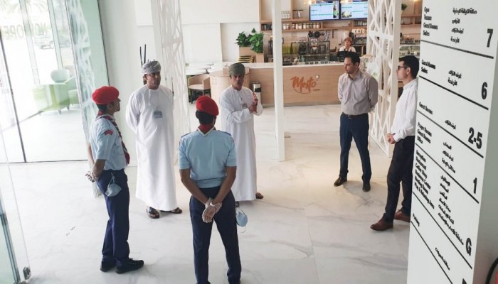 عمان تعيد فتح المطاعم السياحية والمسابح بالفنادق