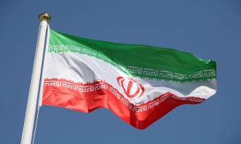 بريطانيا وفرنسا وألمانيا يحثون إيران على الالتزام بالاتفاق النووي