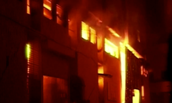 محكمة باكستانية: حريق مصنع أودى بحياة المئات عام 2012 كان متعمدا