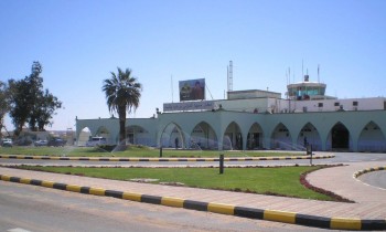 ليبيا.. حفتر يمنع الطيران المباشر من مطاري معيتيقة ومصراتة إلى سبها