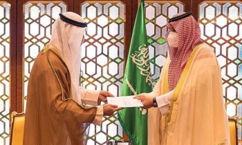 أمير الكويت يبعث برسالة إلى العاهل السعودي