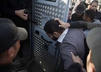 أسرتك تحت أيدينا.. منظمة حقوقية تندد باعتقال أقارب المعارضين في مصر