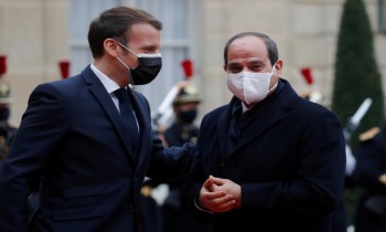 ماكرون حائر بين انتهاكات السيسي ومصالح فرنسا