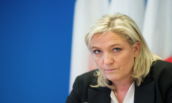 زعيمة اليمين المتطرف تقترح حظر الحجاب في فرنسا
